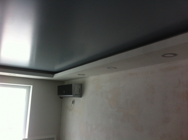 Цветной натяжной потолок в Кемерове