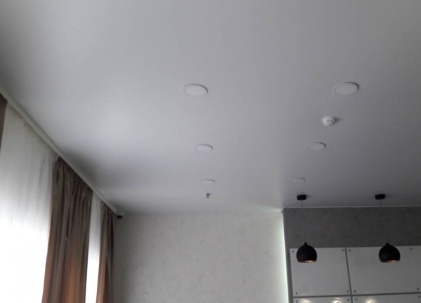 Натяжные потолки Descor