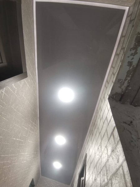 Потолок в коридоре