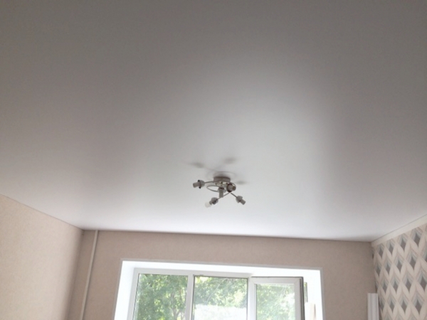 Натяжные потолки Descor